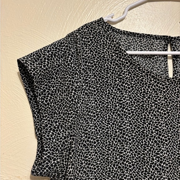 Chico's Black and White Blouse Elegant Top - Picture 5 of 7